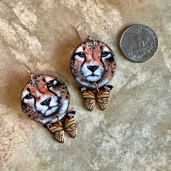 Cheetah face handpainted earrings circular w butterfly charm OOAK - Picture 7 of 7